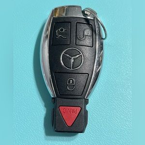 Authentic MERCEDES-BENZ OEM Key Fob 4 Button Keyless Entry Remote IYCDC11